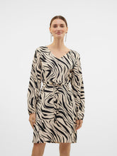 Ladda upp bild till gallerivisning, model_shot-front