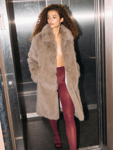 Ladda upp bild till gallerivisning, model_shot-creative