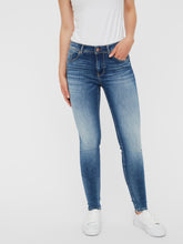 Ladda upp bild till gallerivisning, VMLUX Jeans - Medium Blue Denim
