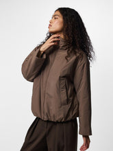 Ladda upp bild till gallerivisning, model_shot-creative
