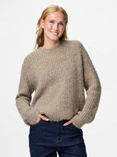Ladda upp bild till gallerivisning, model_shot-front
