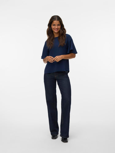 model_shot-front