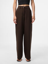 Ladda upp bild till gallerivisning, model_shot-front
