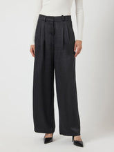 Ladda upp bild till gallerivisning, model_shot-front
