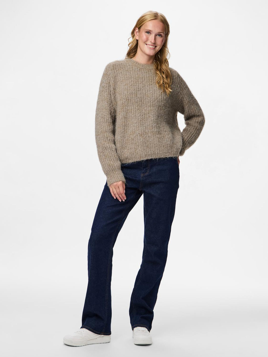 model_shot-front_full