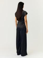 Ladda upp bild till gallerivisning, model_shot-back
