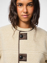 Ladda upp bild till gallerivisning, model_shot-creative
